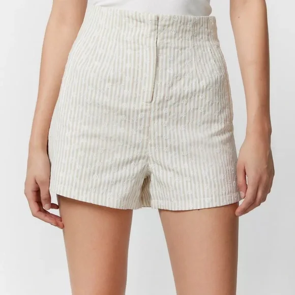 En Saison Riley High-Waisted Cream Stripe Short Embroidered Pinstripe Size Small - Picture 3 of 13